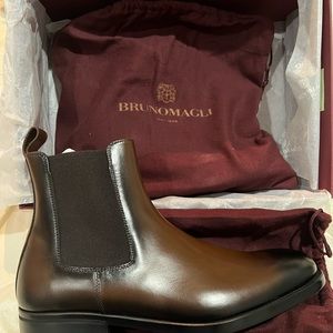 BUCCA DOUBLE-GORE CHELSEA BOOT - DARK BROWN Size 10